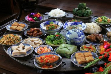 Vietnamese Dining Etiquette – 10 Dos & Donts - Indochina Tours