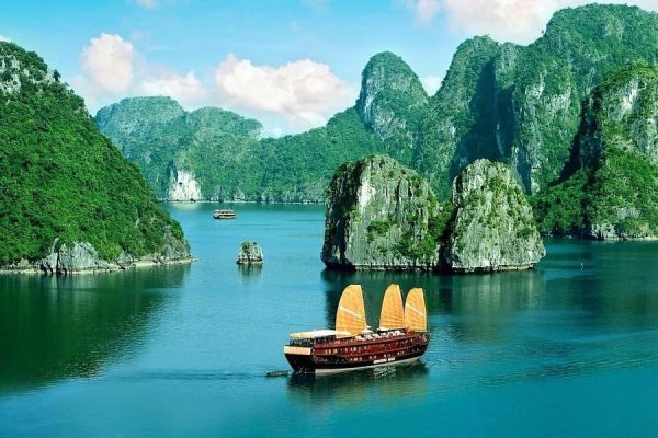 Bai Tu Long Bay - Vietnam Tours & Travel Packages