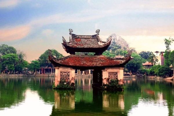 Chua Thay (Thay Pagoda) discovery with Vietnam Tour Packages