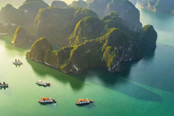 Halong Bay exploration with Vietnam Tour Packges