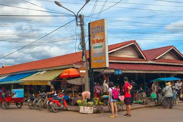 Old Market (Phsa Chas) exploration witth Cambodia Tours & Travel Packages