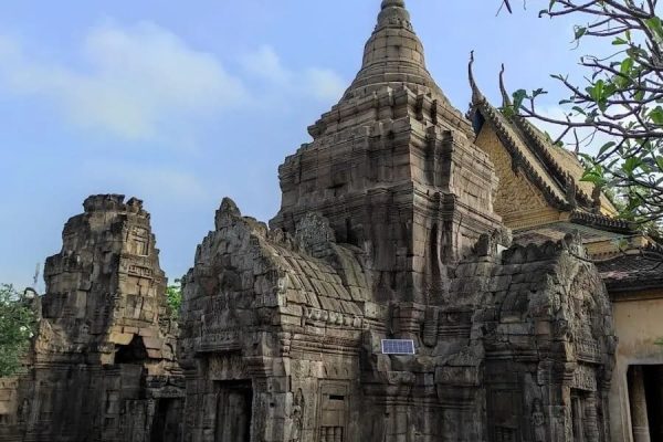 Wat Nokor Pagoda - Cambodia Tour Packages