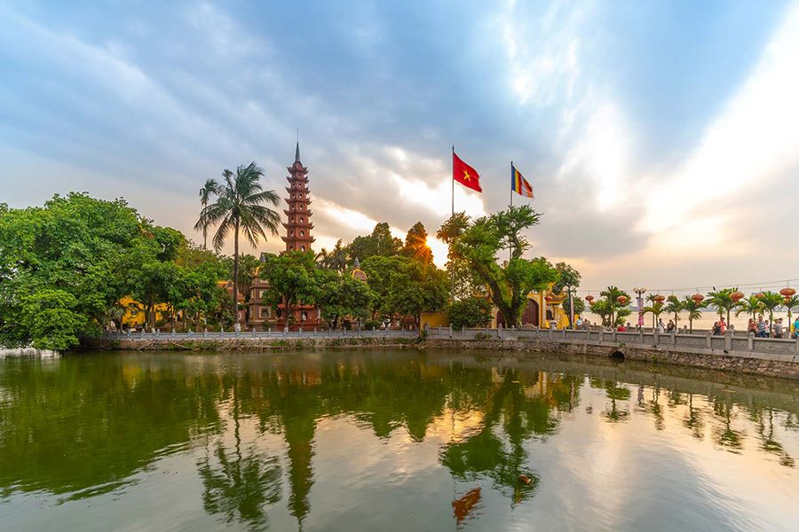 tran quoc pagoda hanoi vietnam