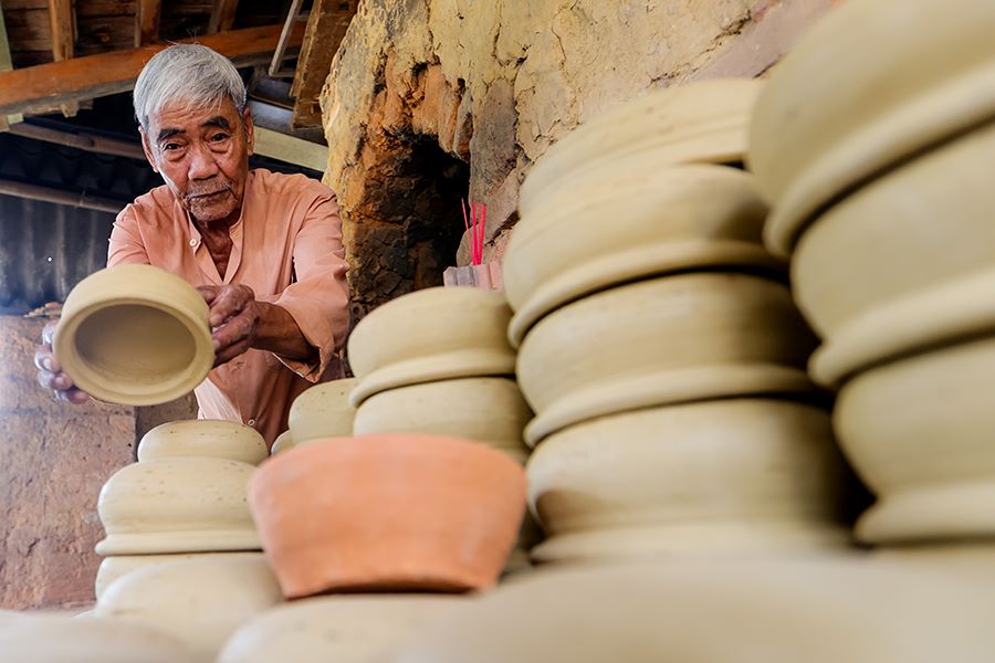 bat trang pottery village tours