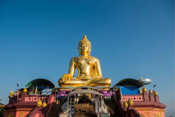 Golden Buddha of Sop Ruak - mekong river cruises (1)